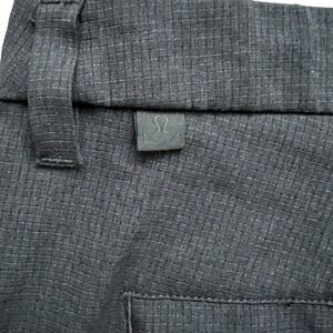 lululemon athletica Men’s Black Textured Shorts